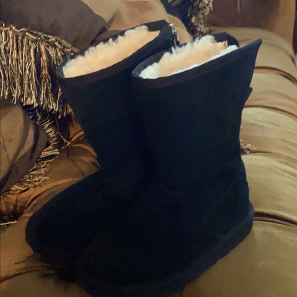 UGG